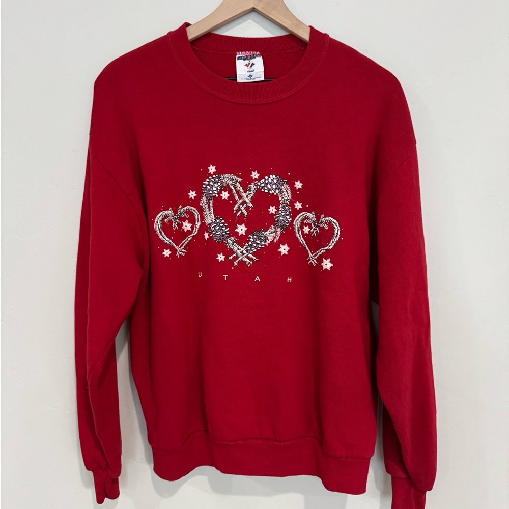Vintage Women’s L Utah‎ Red Crewneck Sweatshirt With Winter Heart Design